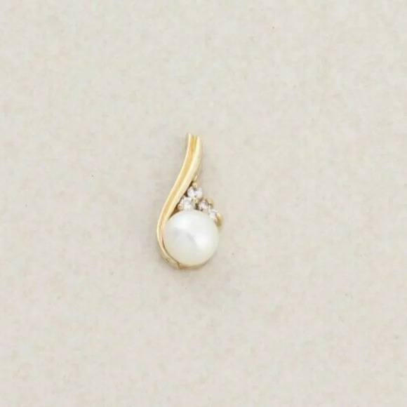 Pendant Only 10k Yellow Gold Freshwater Pearl & Cubic Zirconia Pendant - Picture 1 of 6